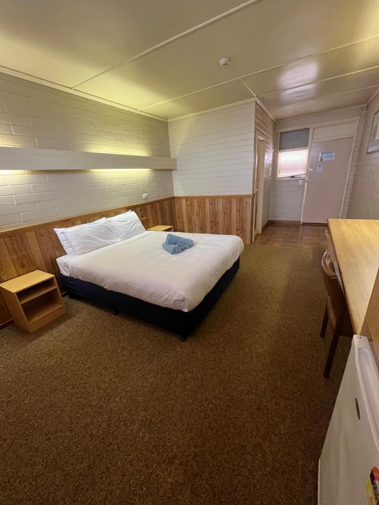 Opal Hotel, Motel, 3*