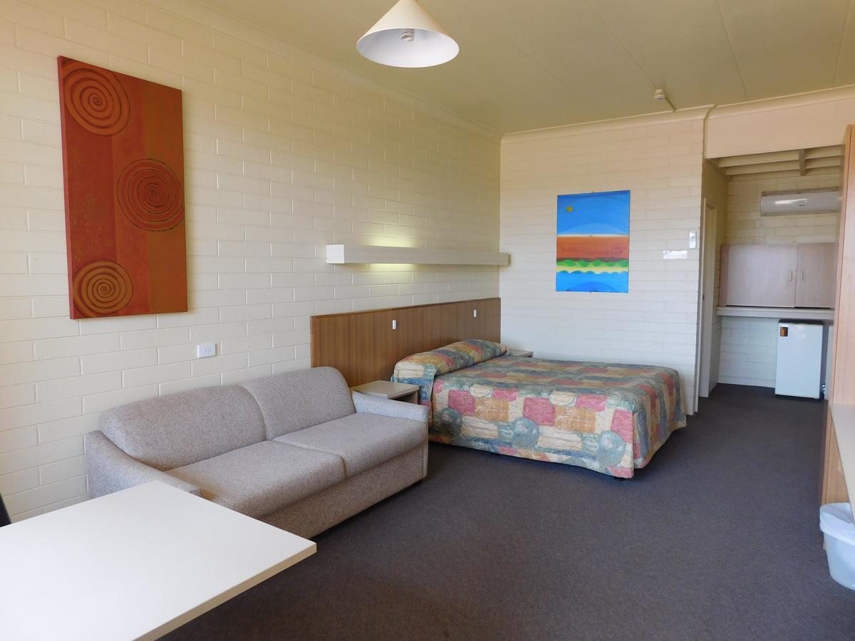 Motel Opal Hotel, Motel,