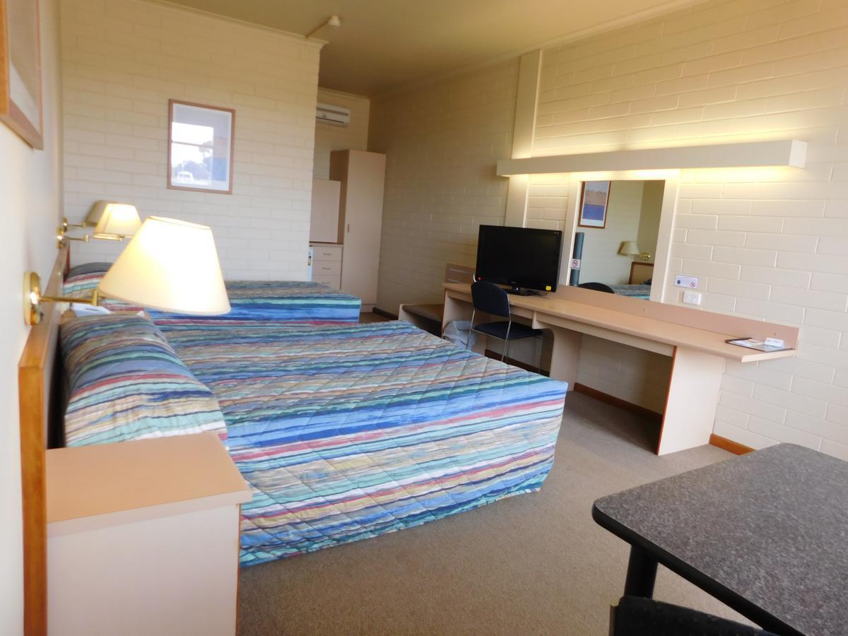 Opal Hotel, Motel,